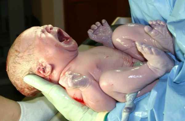 Rebirthing - Bimbo appena nato piange - www.scuoladirespiro.com Rebirthing - Bimbo appena nato piange - www.scuoladirespiro.com